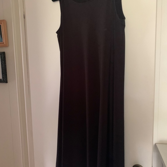 Dresses - Picture 3 of 3